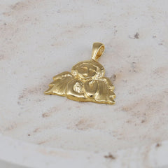 A Treasure of Elegance 9 Carat Yellow Gold Pendant For the Discerning Jewellery Connoisseur