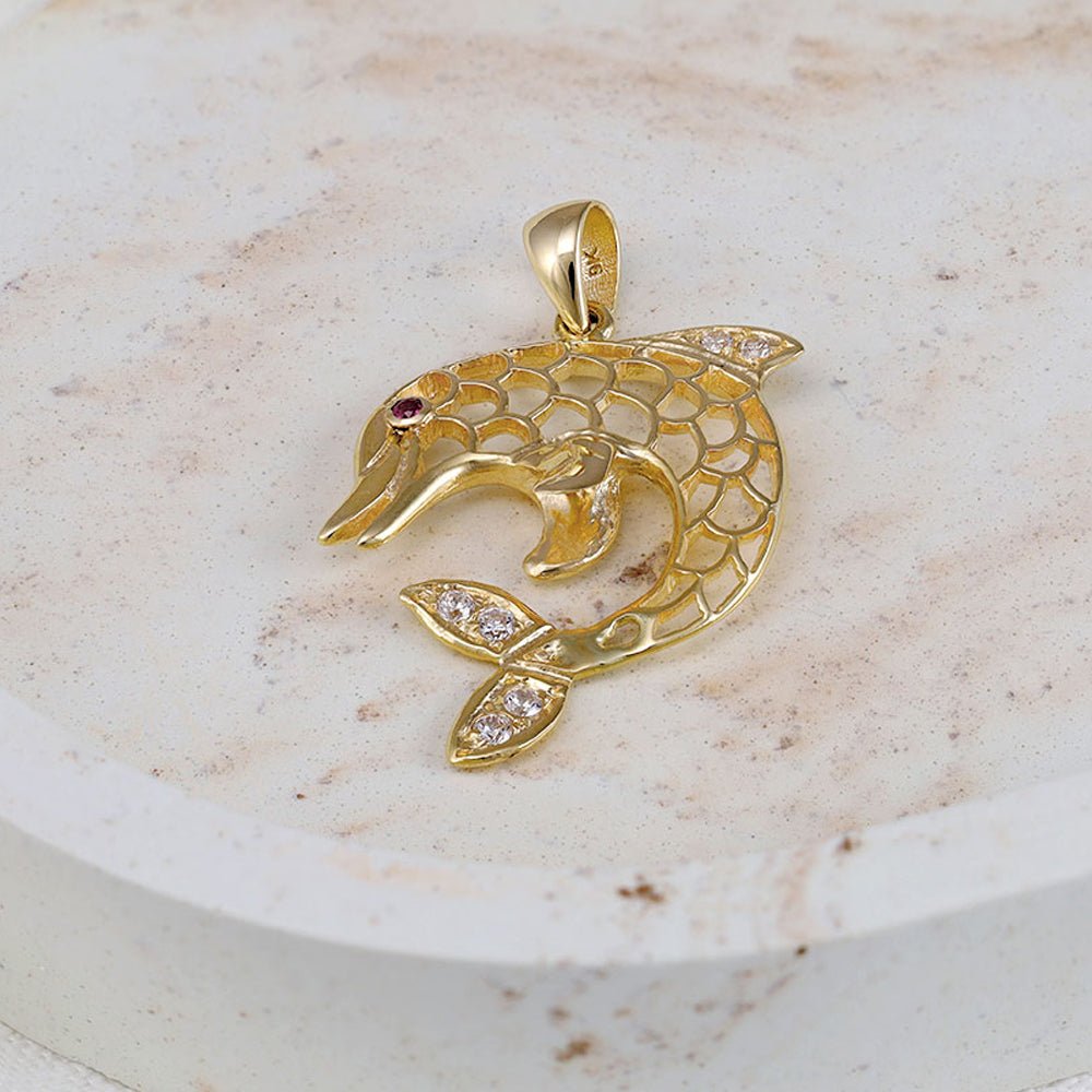 Celebrating Timeless Grace 9 Carat Yellow Gold Pendant Inspired by the Beauty of Nature