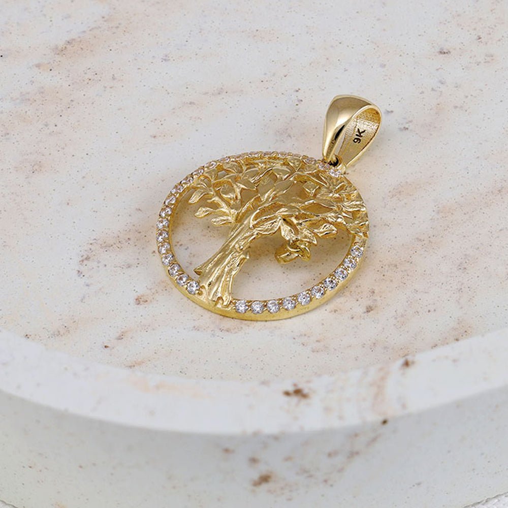 A Jewel to Define Your Style 9 Carat Yellow Gold Pendant Radiating Beauty and Elegance