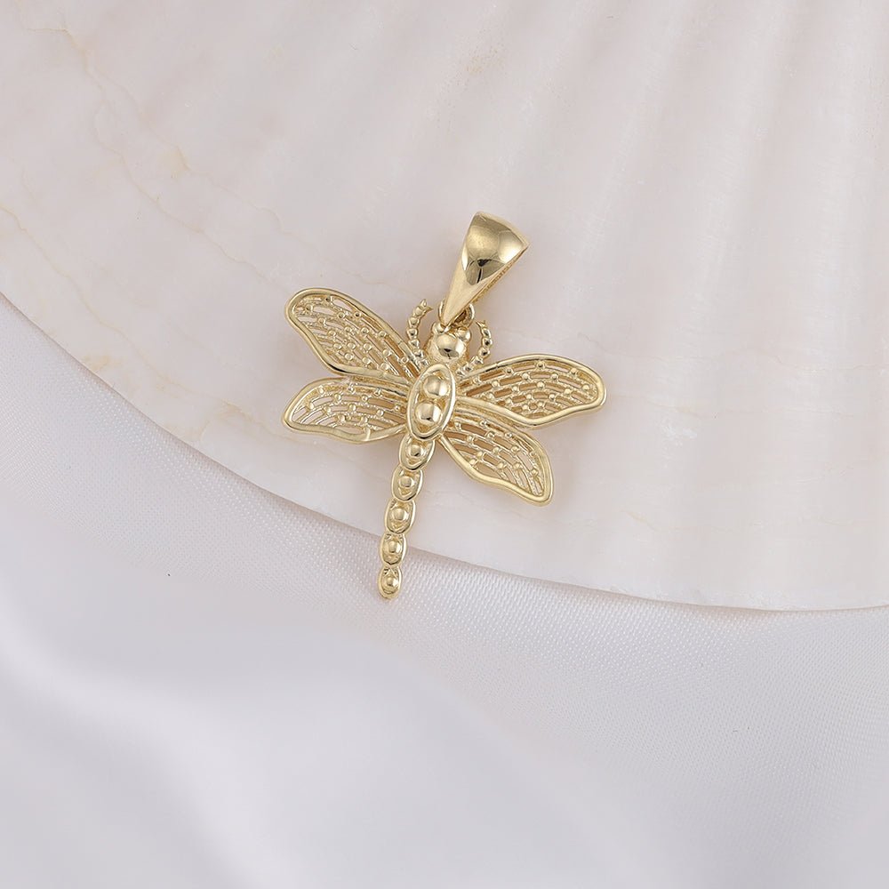 A Treasure of Elegance 9 Carat Yellow Gold Pendant Radiance Captured in Every Detail