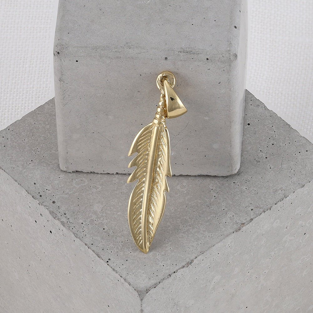 Celebrating the Art of Design 9 Carat Yellow Gold Pendant A Treasure of Timeless Artistry