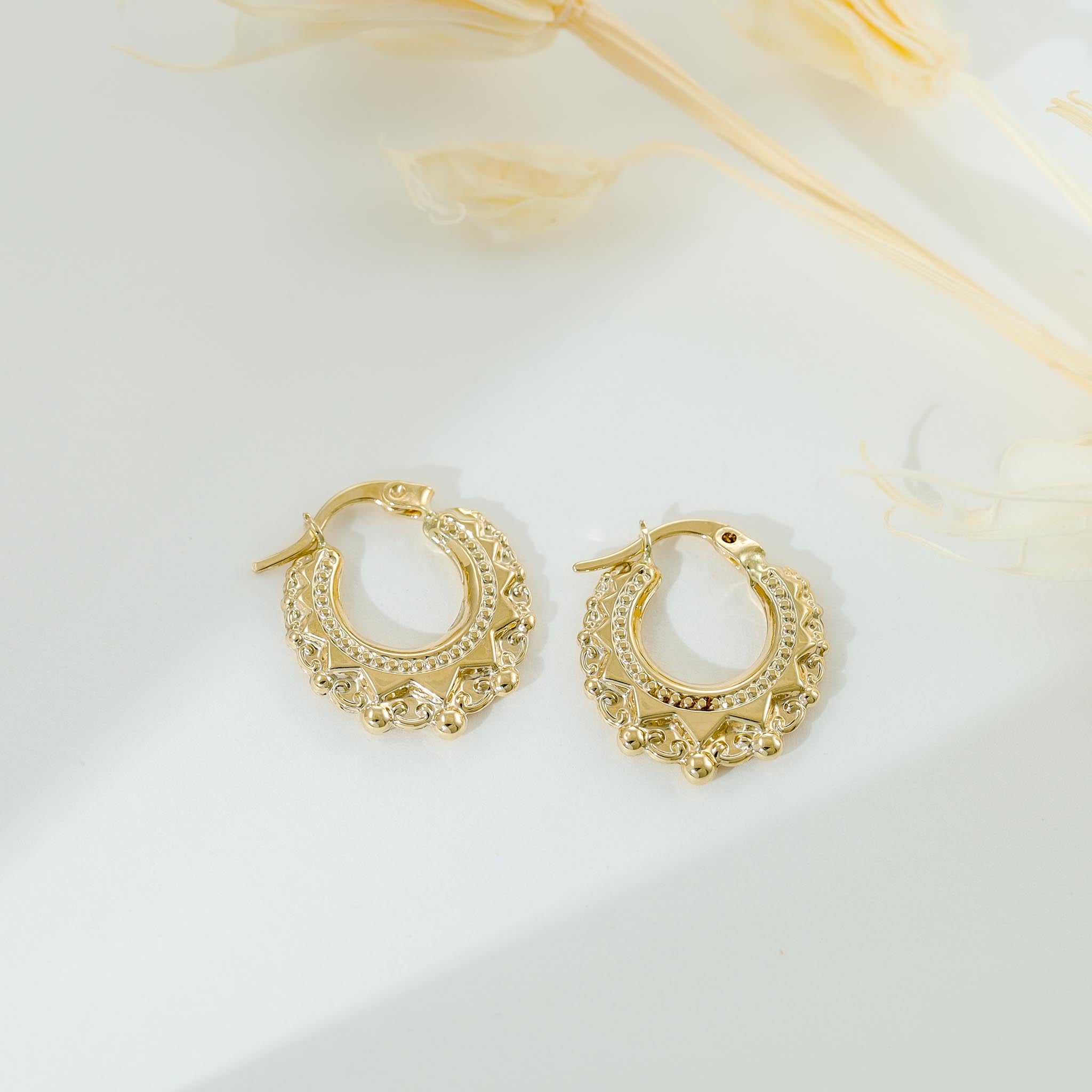 A True Masterpiece 9 Carat Gold Earrings Where Classic Meets Modern