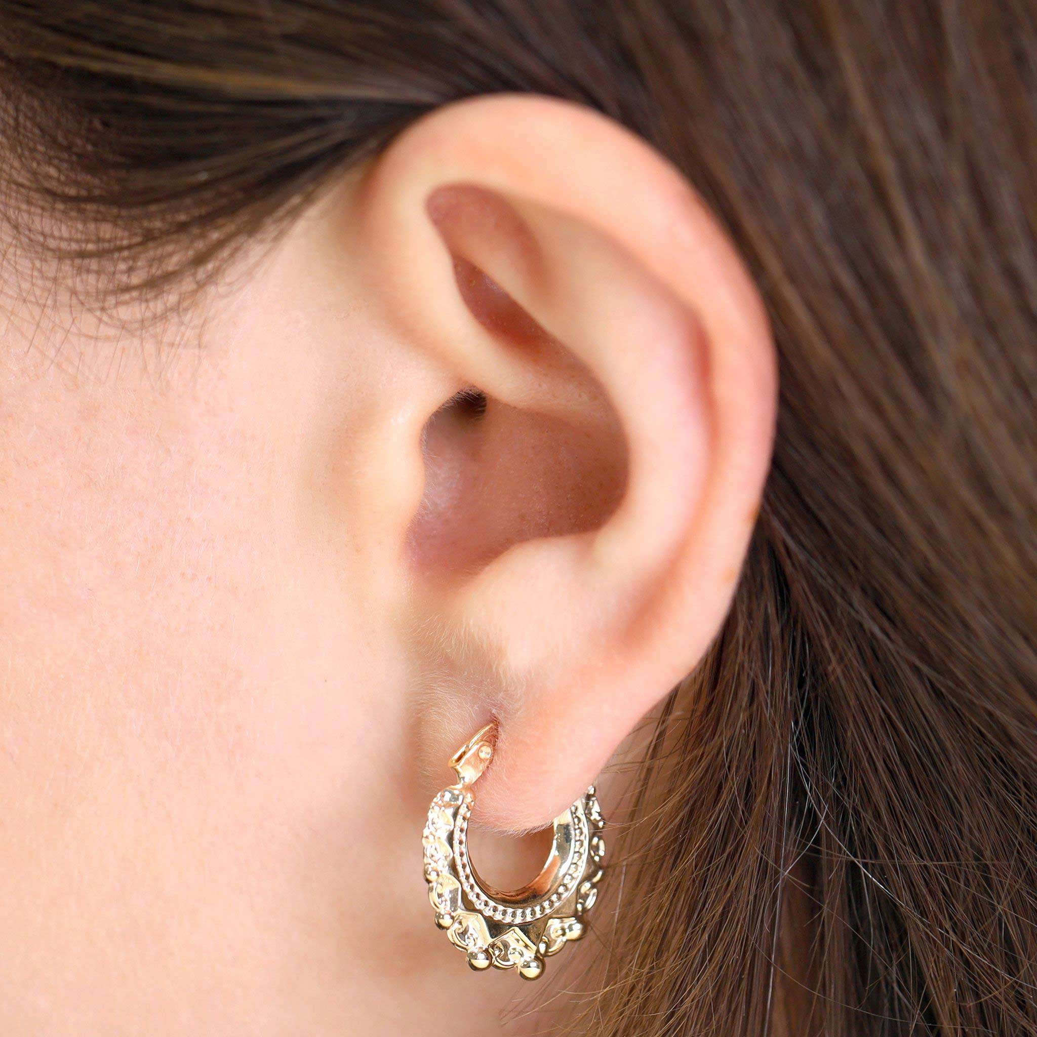 A True Masterpiece 9 Carat Gold Earrings Where Classic Meets Modern