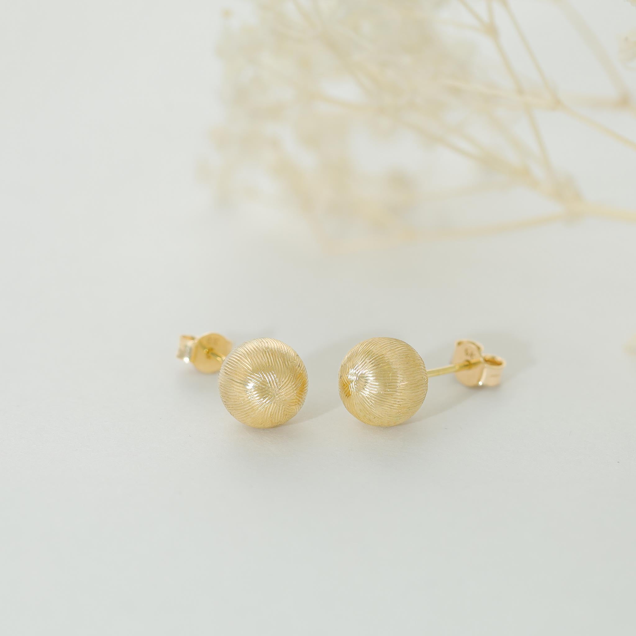 Exquisitely Crafted 9 Carat Gold Earrings A Timeless Treasure to Pass Down