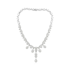 Captivating 18 Carat White Gold Necklace A Keepsake of Perfection