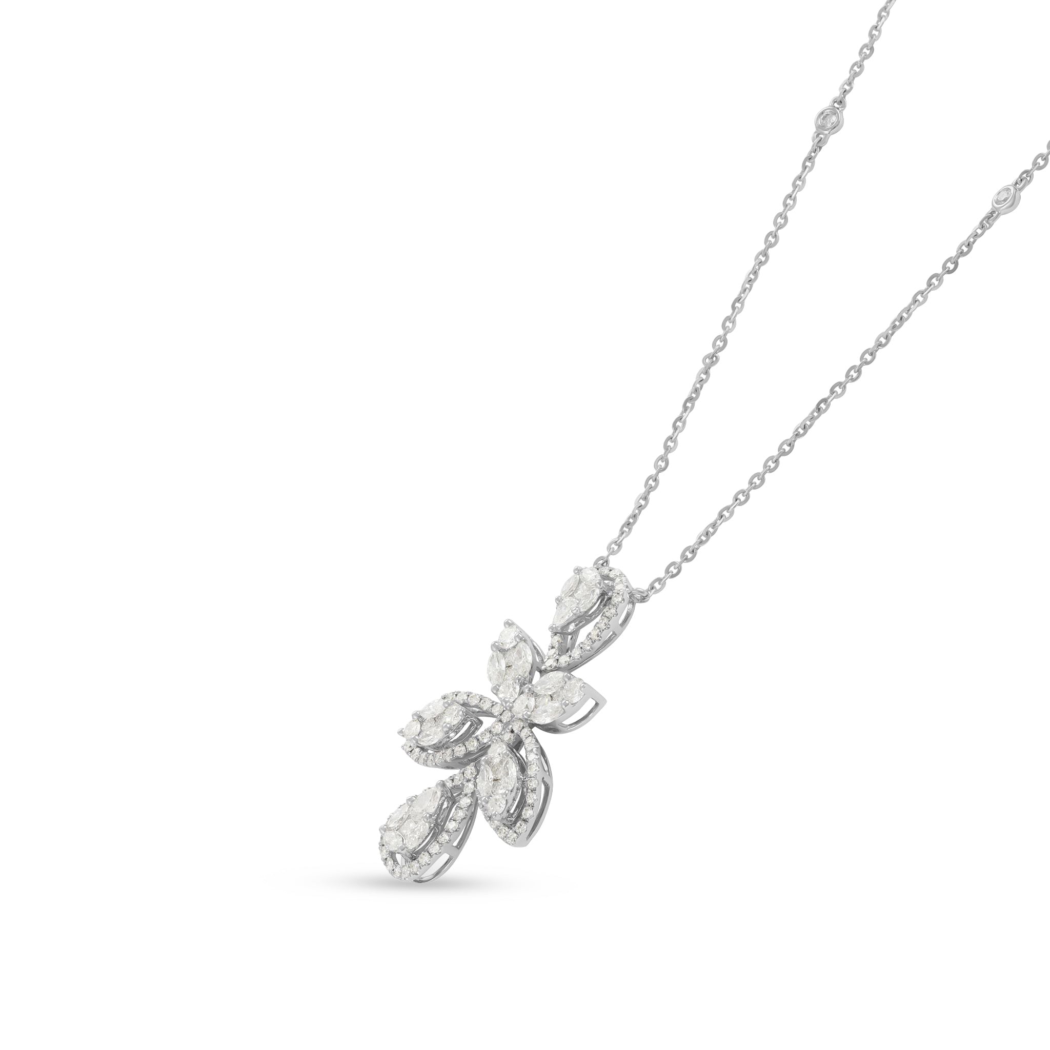 Glamorous 18 Carat White Gold Necklace A Reflection of Life’s Precious Moments