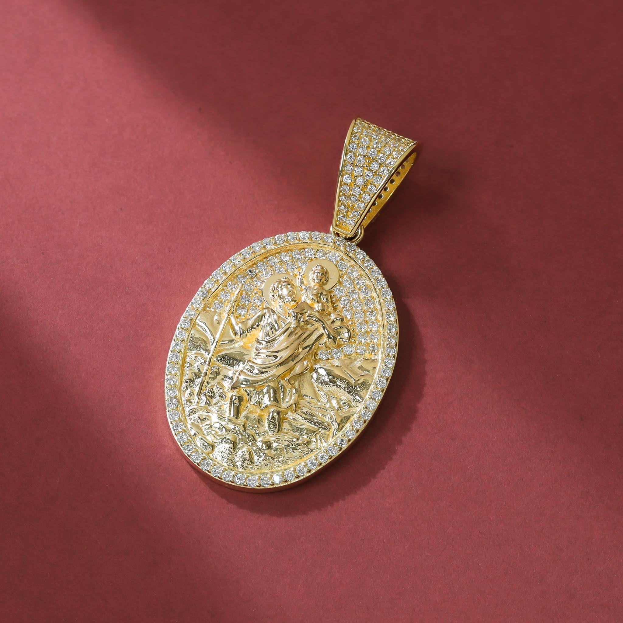 Classic 9 Carat Gold Pendant With Every Detail Perfected